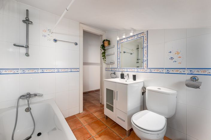 Image No.36-13 Bed Villa for sale