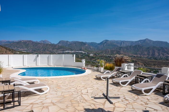 Image No.4-13 Bed Villa for sale