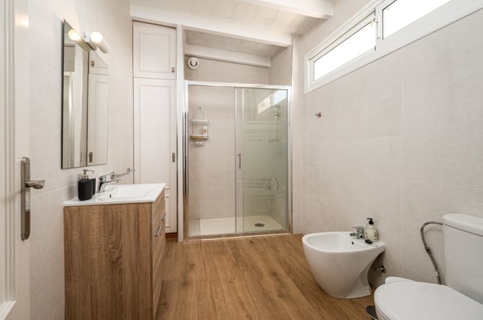 Image No.40-13 Bed Villa for sale