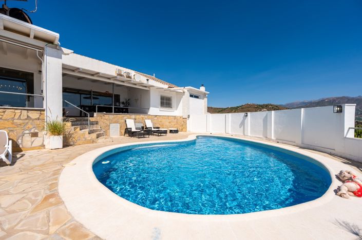 Image No.6-13 Bed Villa for sale