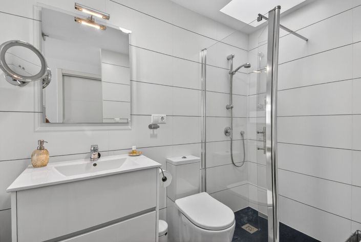 Image No.10-2 Bed Property for sale