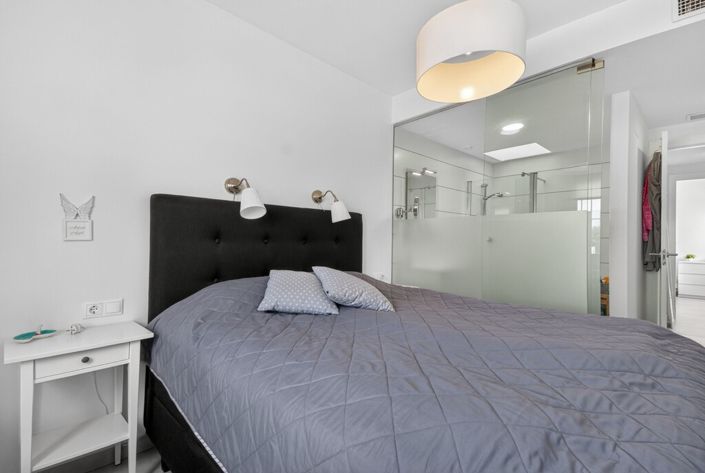 Image No.9-2 Bed Property for sale