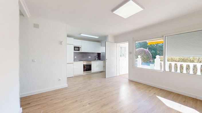 Image No.13-2 Bed Property for sale