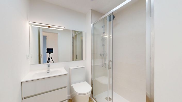 Image No.21-2 Bed Property for sale