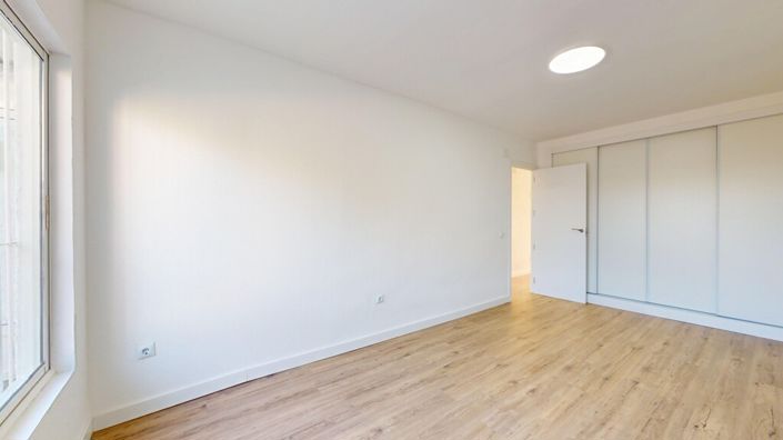 Image No.26-2 Bed Property for sale