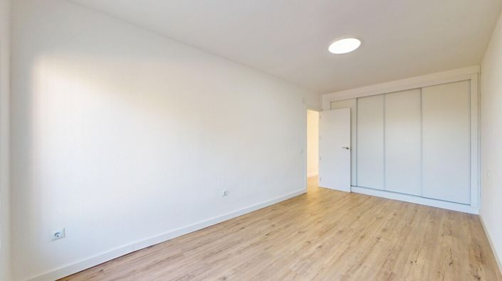 Image No.27-2 Bed Property for sale