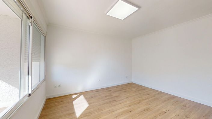 Image No.8-2 Bed Property for sale