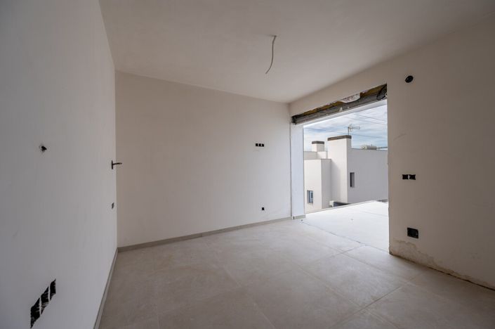 Image No.10-3 Bed Villa for sale