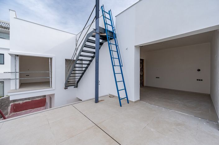 Image No.12-3 Bed Villa for sale