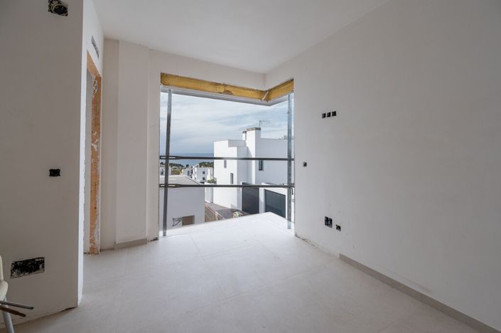 Image No.19-3 Bed Villa for sale