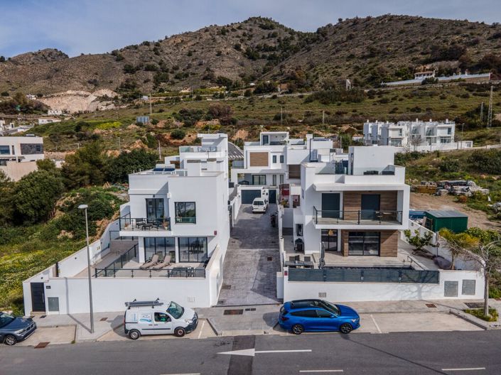 Image No.2-3 Bed Villa for sale