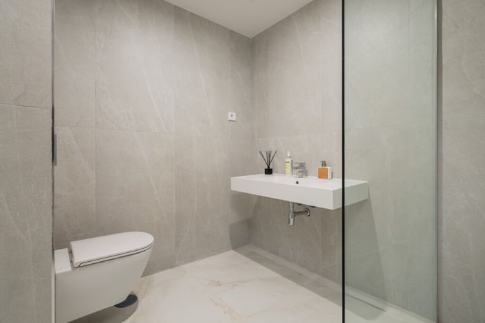 Image No.15-3 Bed Property for sale