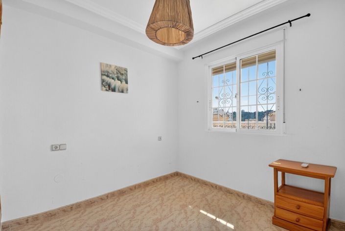 Image No.14-3 Bed Townhouse for sale