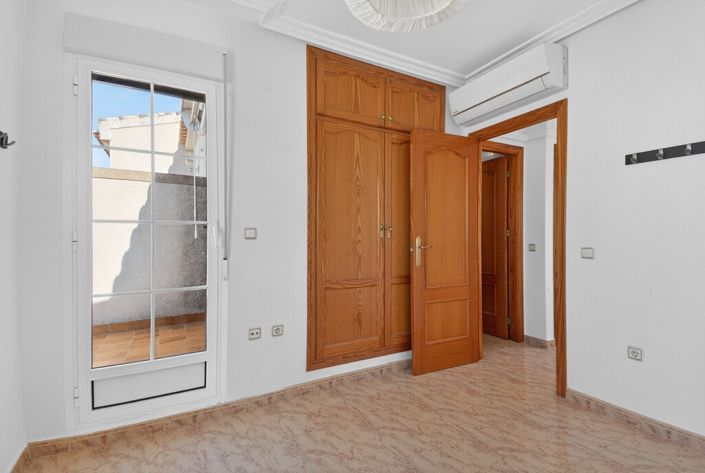 Image No.18-3 Bed Townhouse for sale