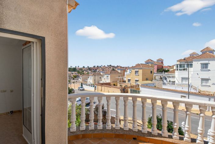 Image No.19-3 Bed Townhouse for sale