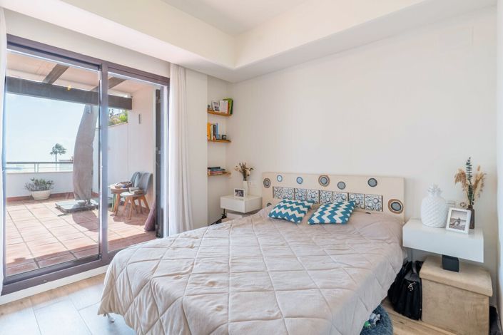 Image No.12-2 Bed Property for sale