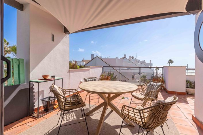 Image No.15-2 Bed Property for sale