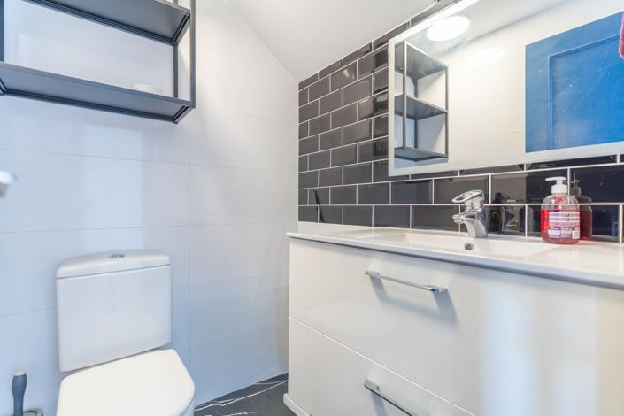 Image No.19-2 Bed Property for sale