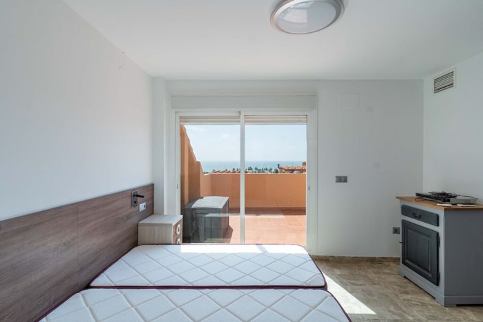 Image No.23-3 Bed Townhouse for sale