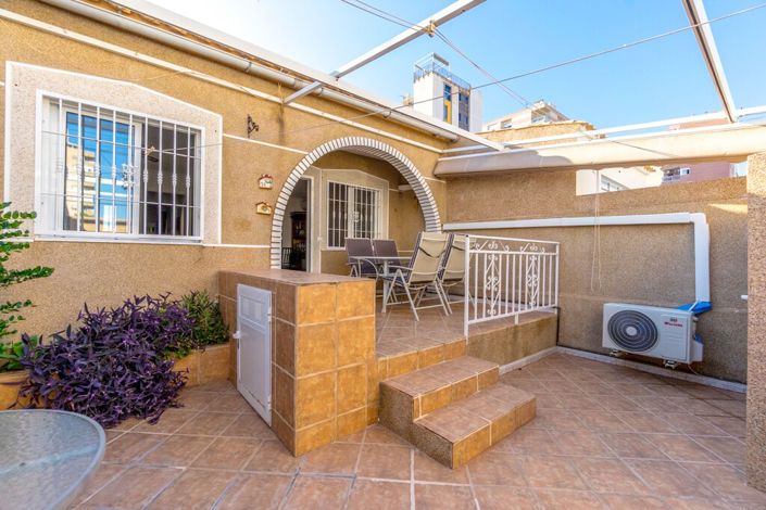 Image No.15-2 Bed Townhouse for sale