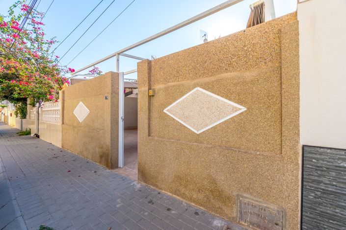 Image No.22-2 Bed Townhouse for sale