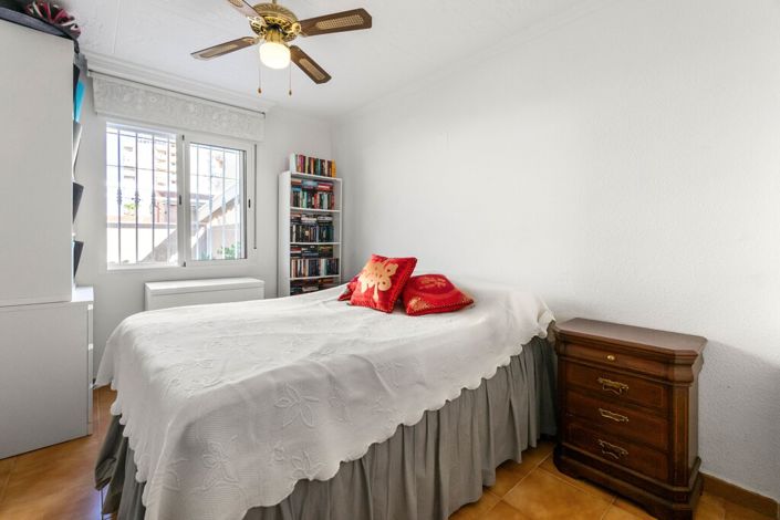 Image No.8-2 Bed Townhouse for sale