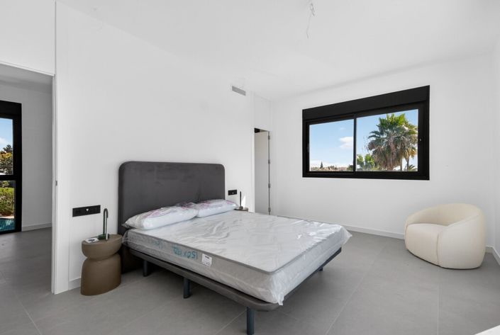 Image No.10-4 Bed Villa for sale