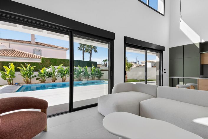 Image No.2-4 Bed Villa for sale