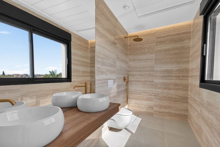 Image No.3-4 Bed Villa for sale