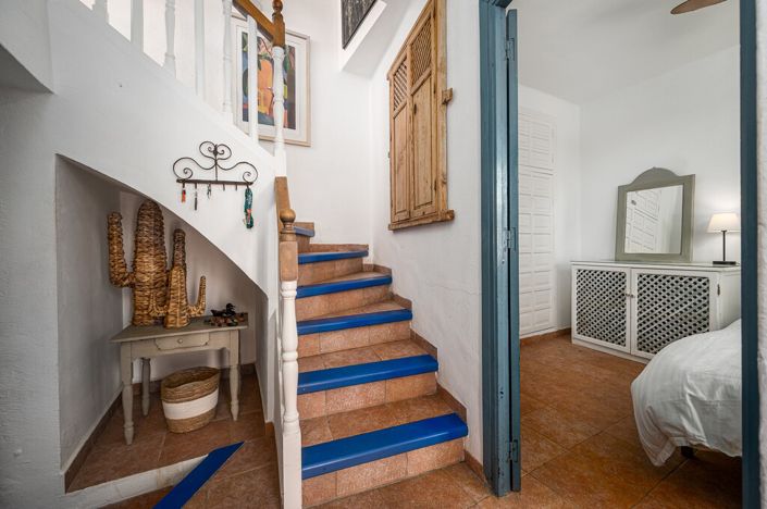 Image No.14-3 Bed Townhouse for sale