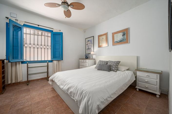 Image No.18-3 Bed Townhouse for sale