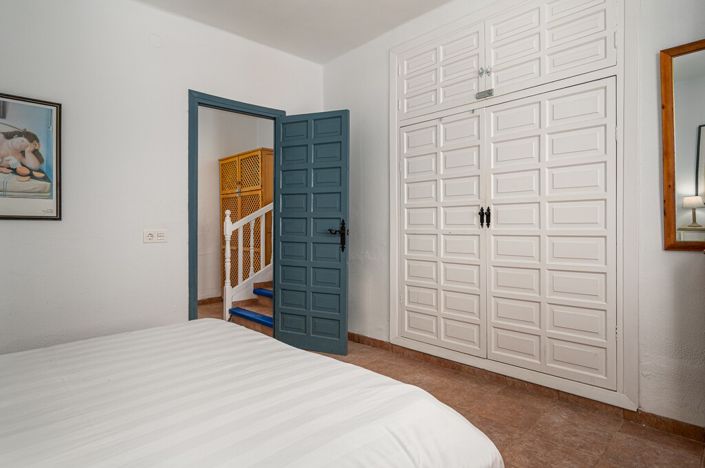 Image No.19-3 Bed Townhouse for sale