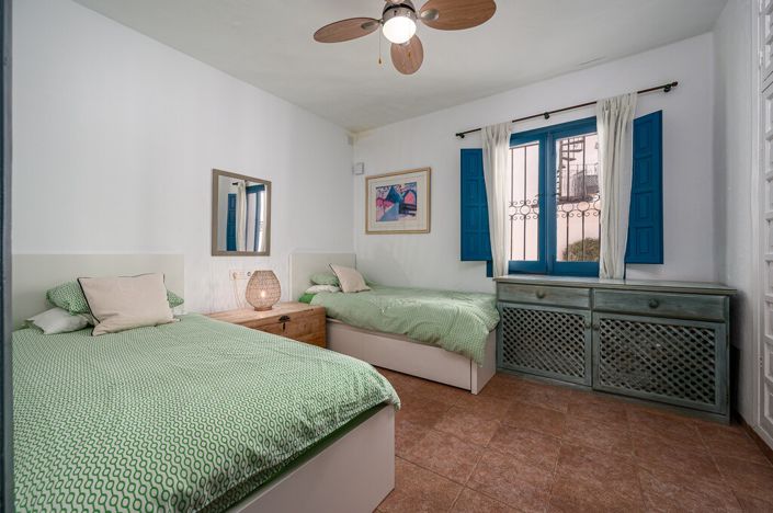 Image No.20-3 Bed Townhouse for sale