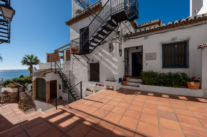 Image No.26-3 Bed Townhouse for sale