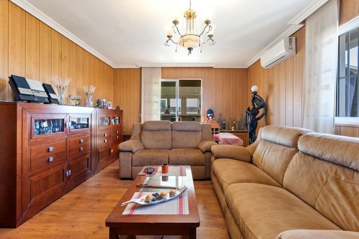 Image No.11-3 Bed Property for sale