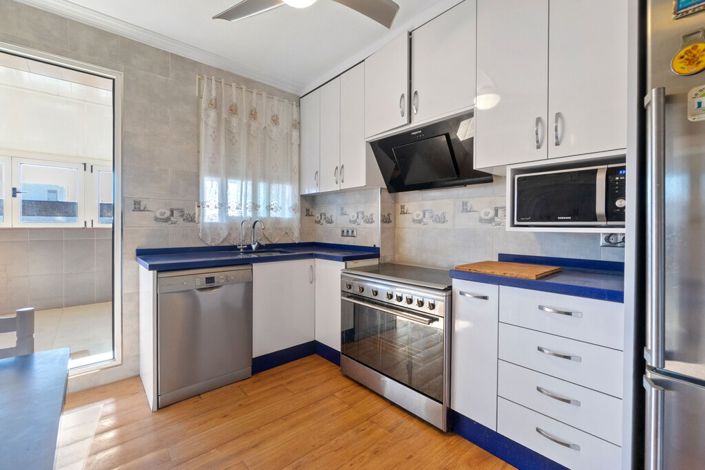 Image No.8-3 Bed Property for sale