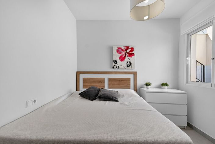 Image No.13-2 Bed Property for sale