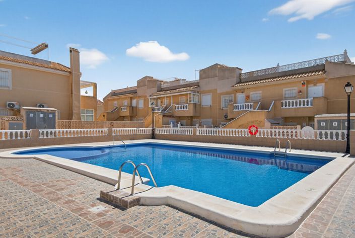 Image No.25-2 Bed Property for sale