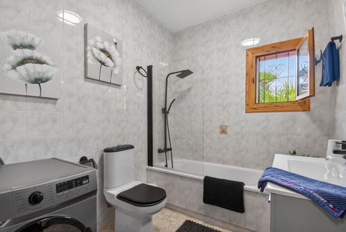 Image No.13-2 Bed Semi-Detached for sale