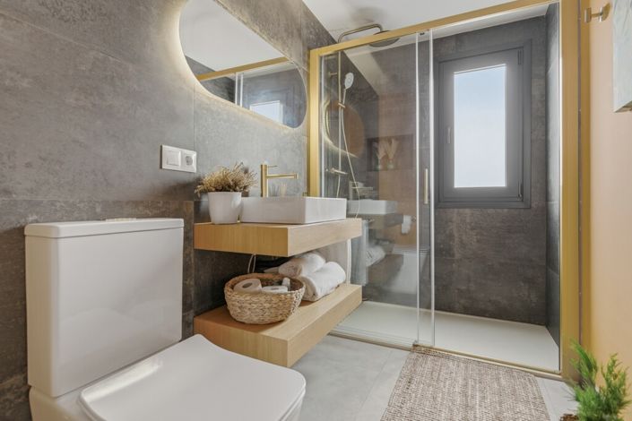 Image No.12-4 Bed Property for sale