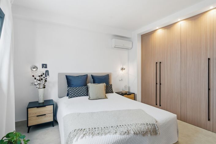 Image No.13-4 Bed Property for sale