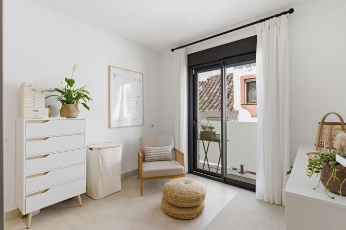 Image No.14-4 Bed Property for sale