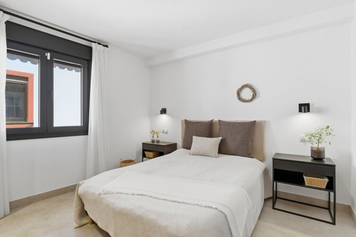 Image No.16-4 Bed Property for sale