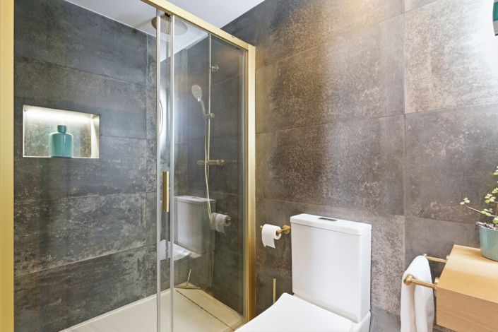 Image No.17-4 Bed Property for sale