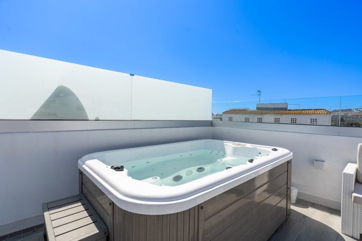 Image No.2-4 Bed Property for sale