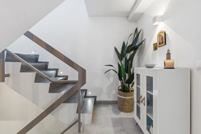 Image No.21-4 Bed Property for sale