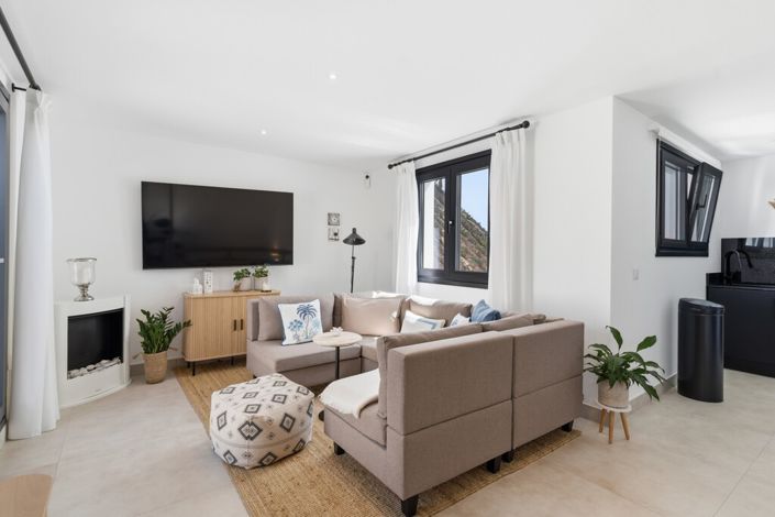 Image No.22-4 Bed Property for sale