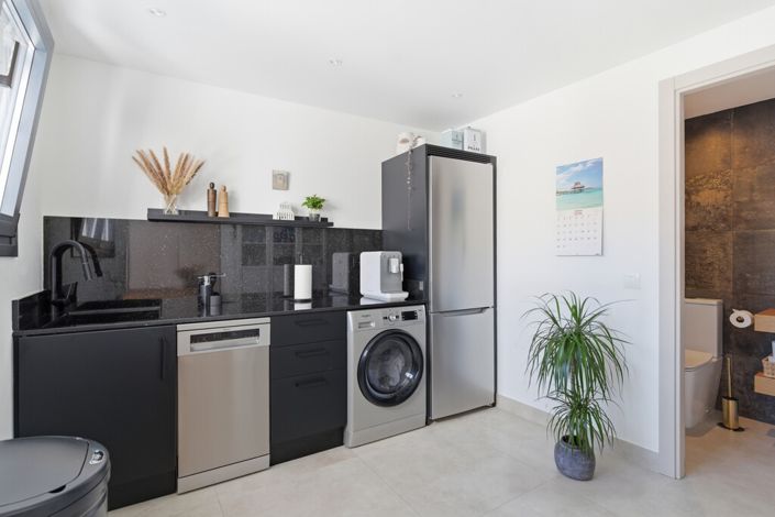 Image No.23-4 Bed Property for sale