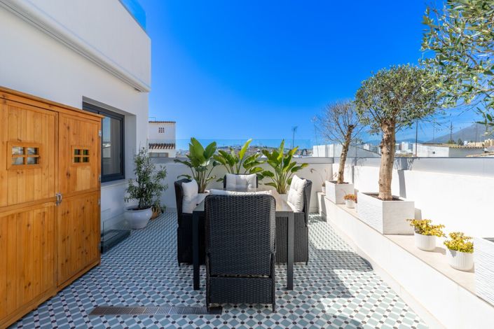 Image No.26-4 Bed Property for sale