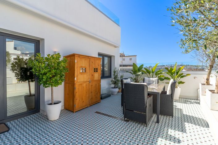 Image No.27-4 Bed Property for sale